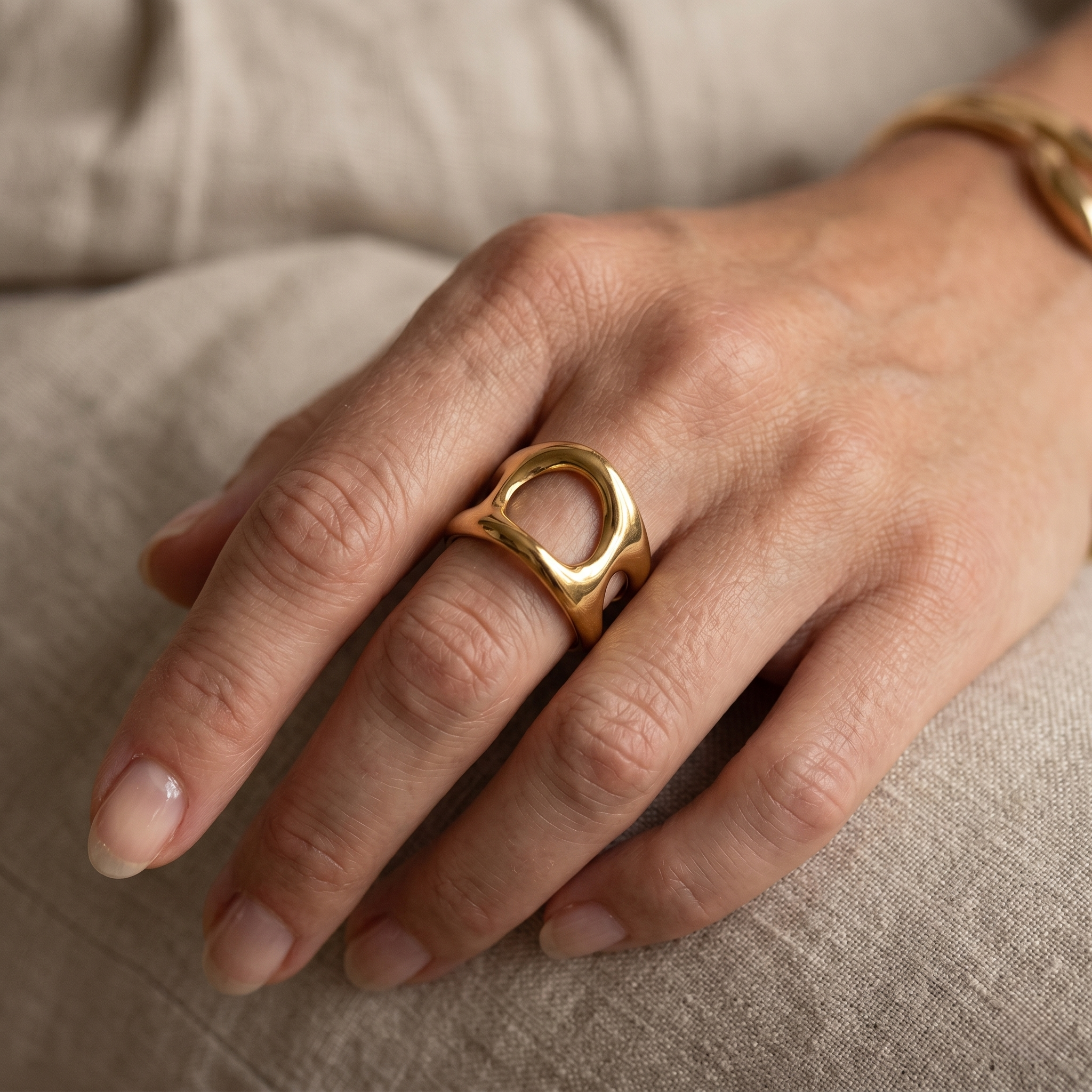 Hollow Arch Frame Ring