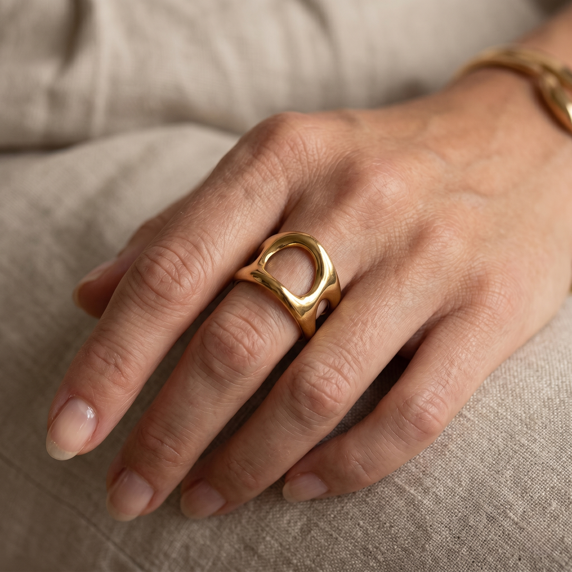 Hollow Arch Frame Ring
