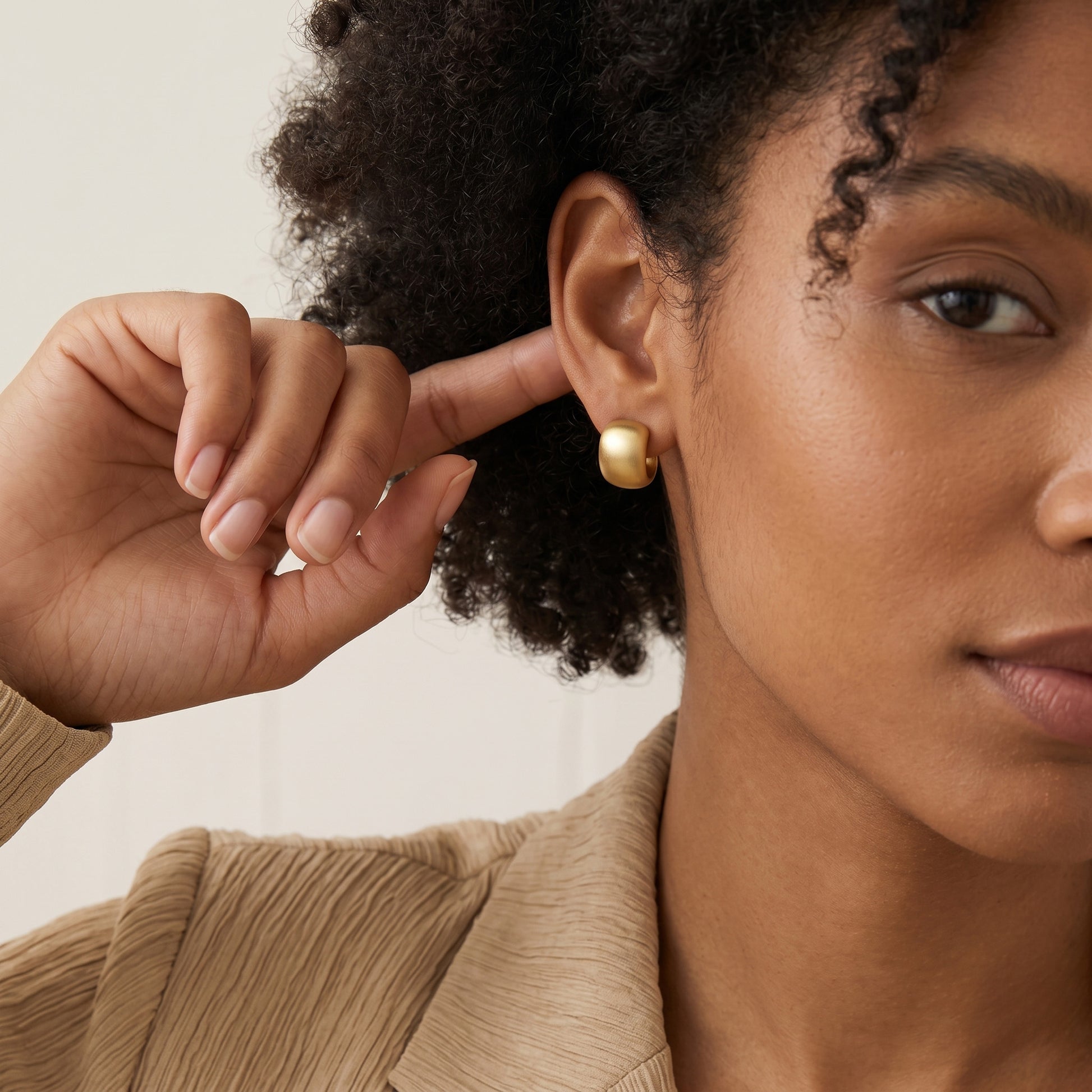 Matte Curve Stud Earrings