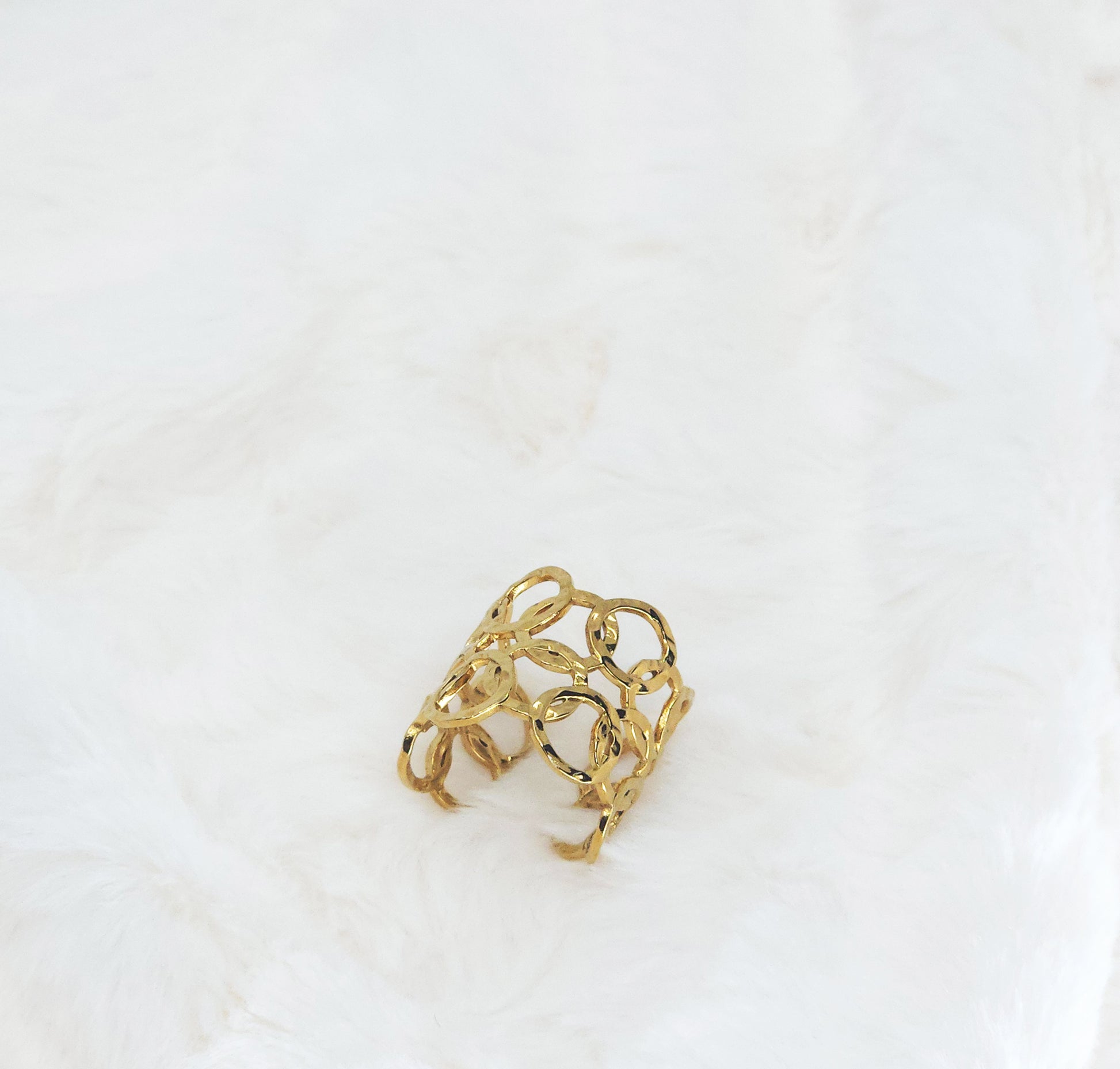 Open Oval Mesh Ring