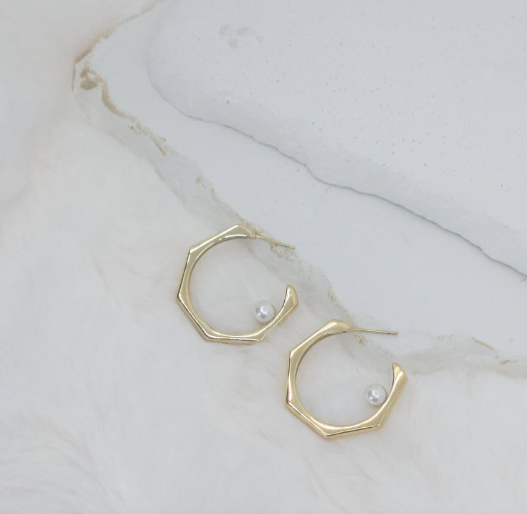 Pearl Accent Sculptural Hoop Earrings
