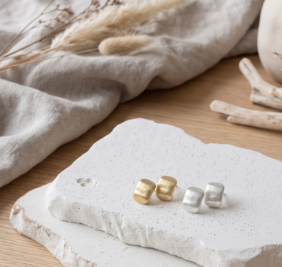 Matte Curve Stud Earrings