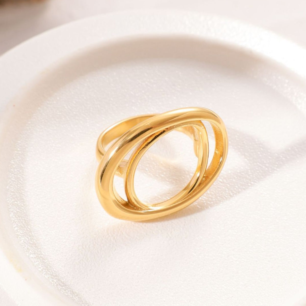 Fluid Oval Band Ring