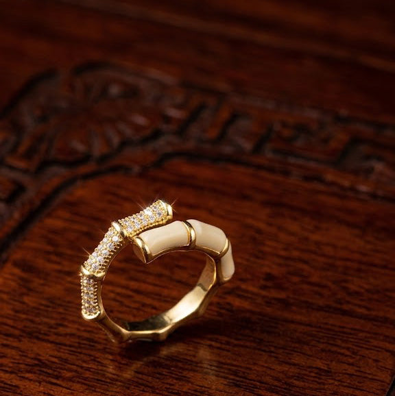 Ribbon Shell Accent Ring (Gold)