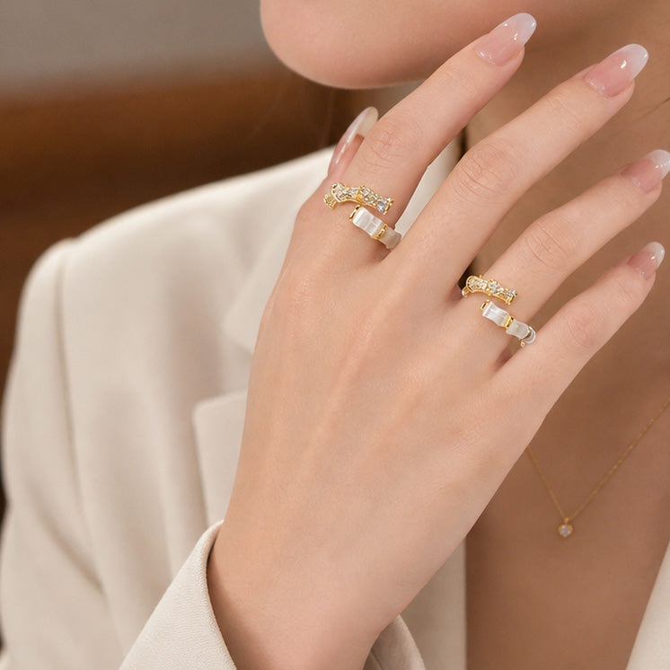 Ribbon Shell Accent Ring (Gold)