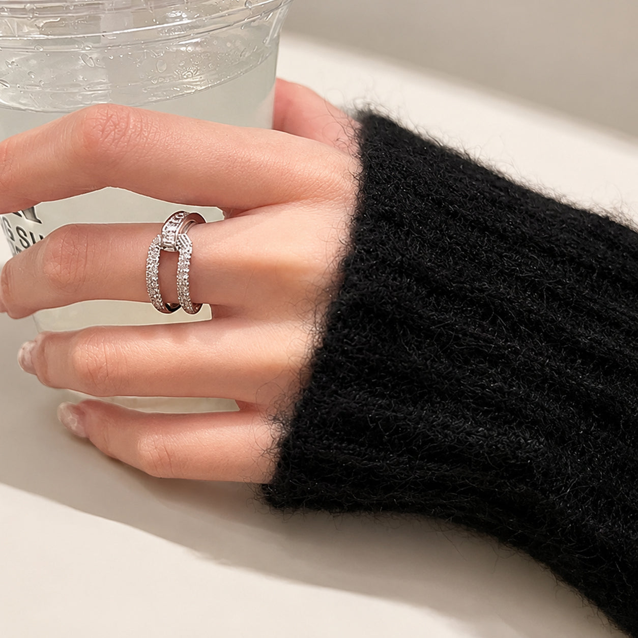 Interlinked Frame Double Band Ring