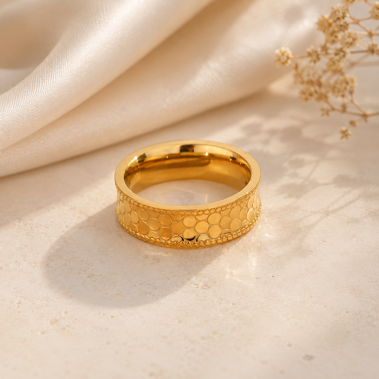 Textured Circle Pattern Bold Band