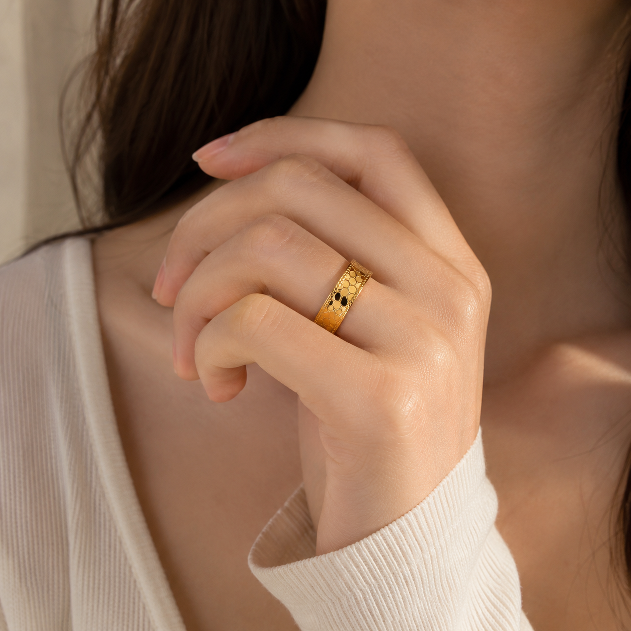 Textured Circle Pattern Bold Band
